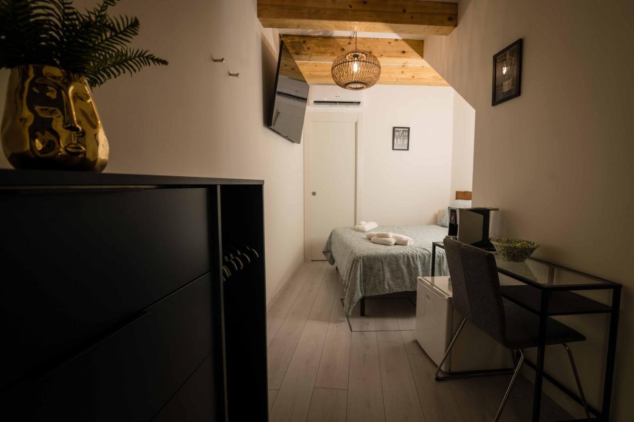 The Wine Room Castelbuono  Exterior foto